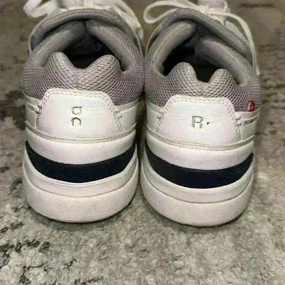 On Cloud Women's THE ROGER Advantage White \ Gray shoes US Size 10.5 - Picture 4 of 6